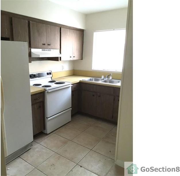 820 SW 9th Ct - Photo 3 of 6