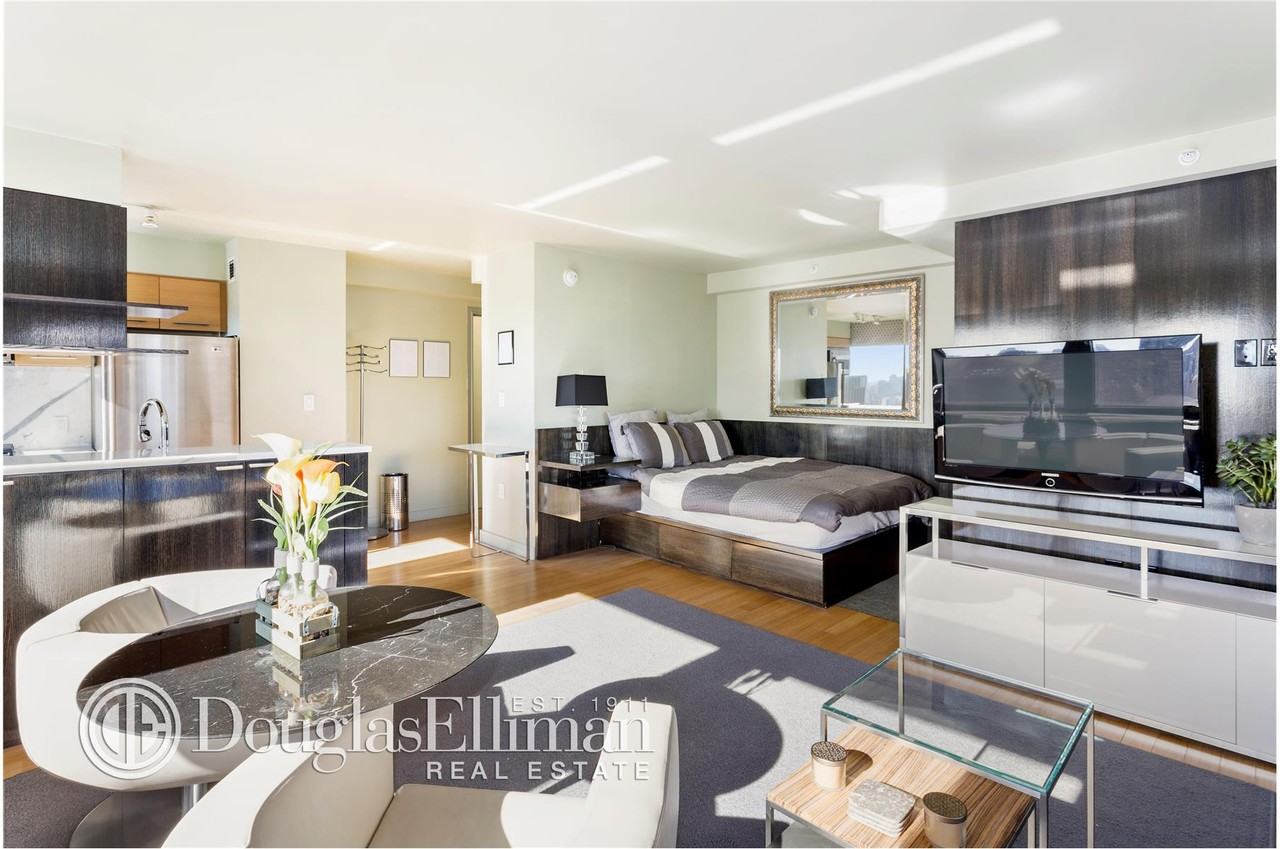 214 W 39th St #42G - Photo 2 of 6