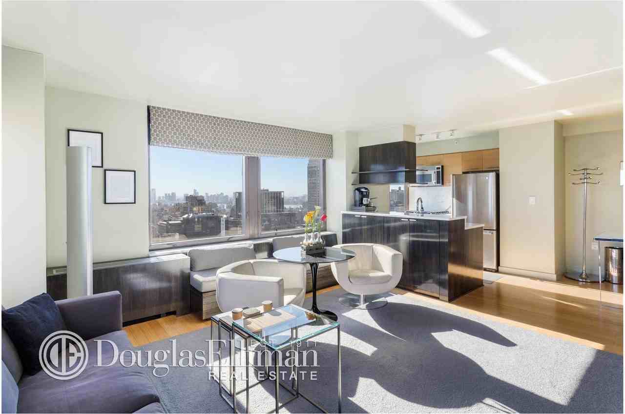 214 W 39th St #42G - Photo 3 of 6