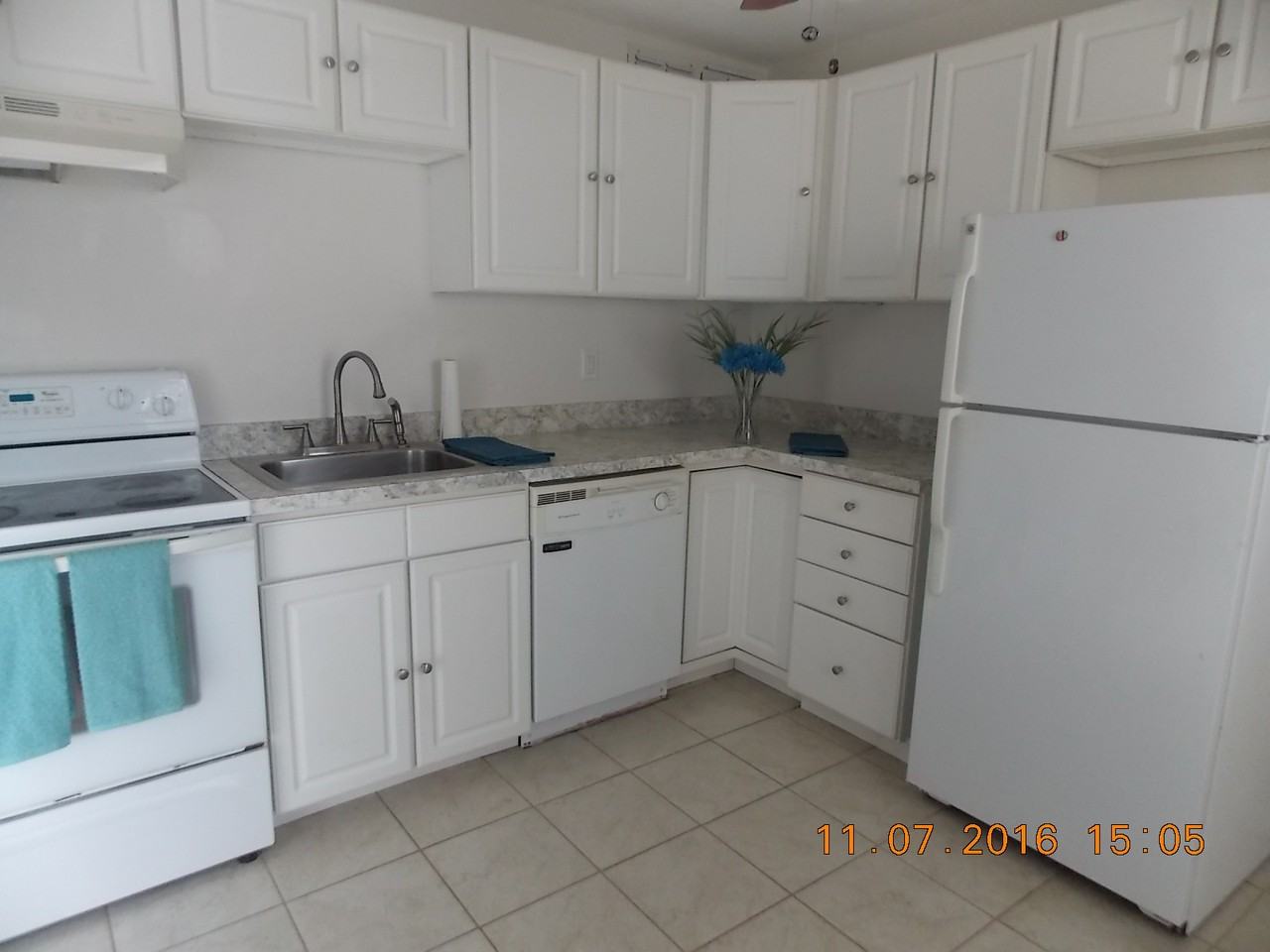 5566 Kelly Dr N - Photo 2 of 10