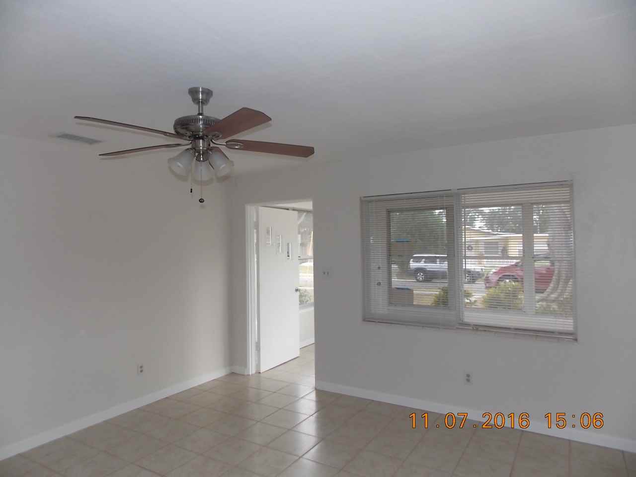 5566 Kelly Dr N - Photo 3 of 10