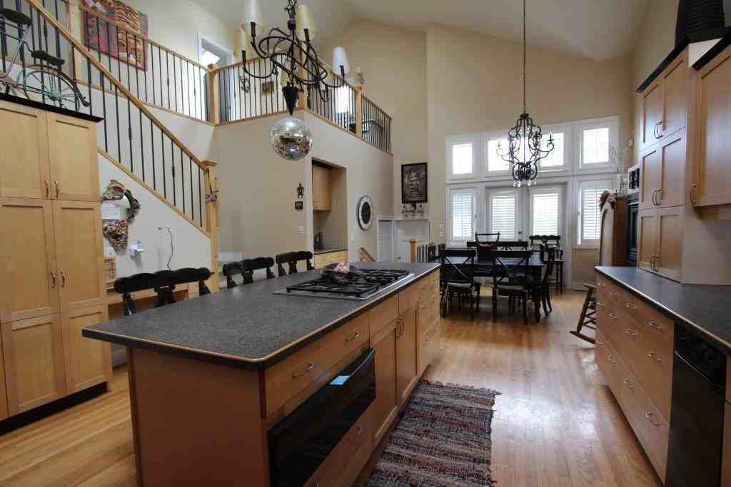 817 Rideau Rd SW - Photo 2 of 19