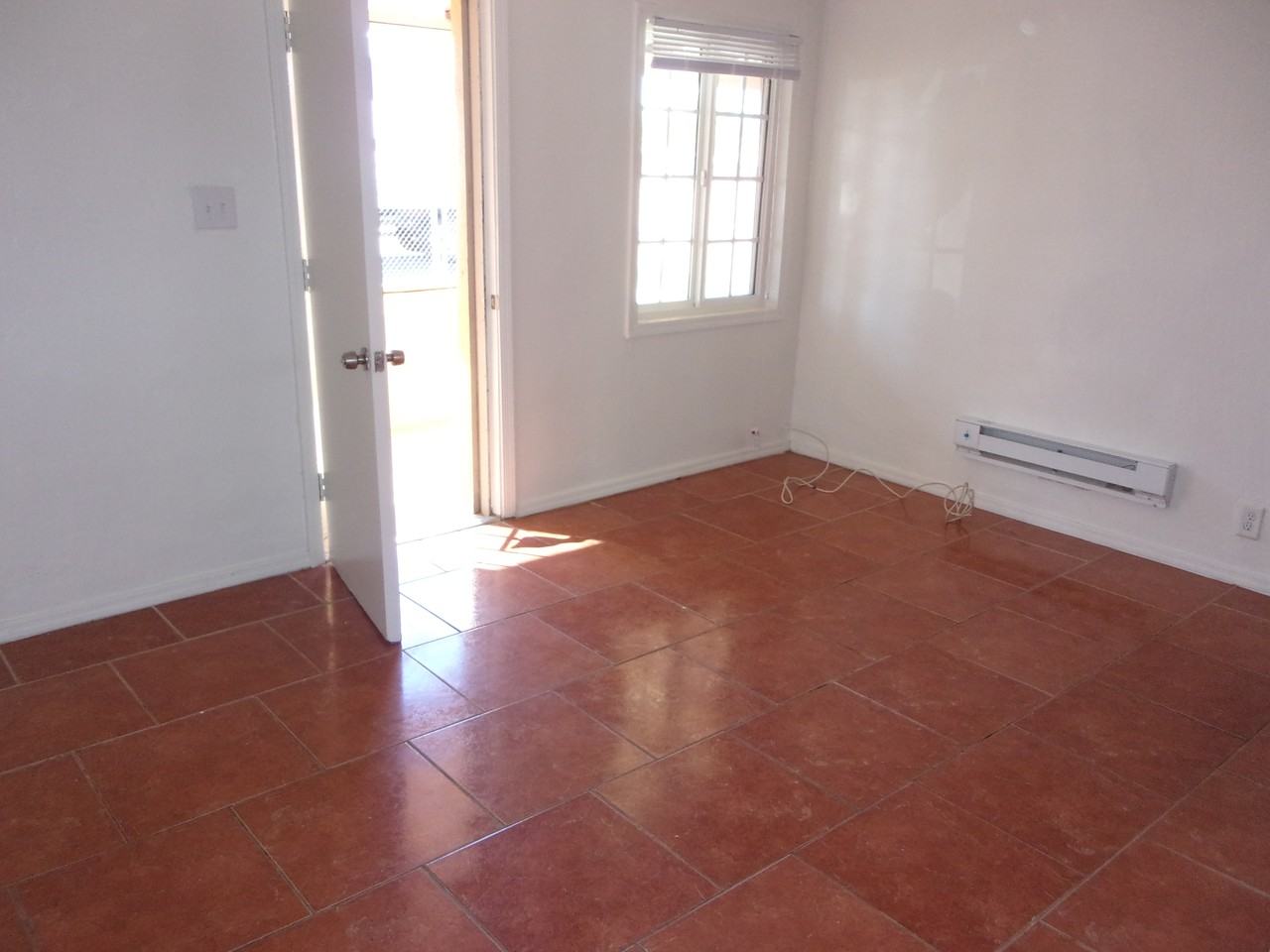 331 E Rodeo Dr - Photo 3 of 7