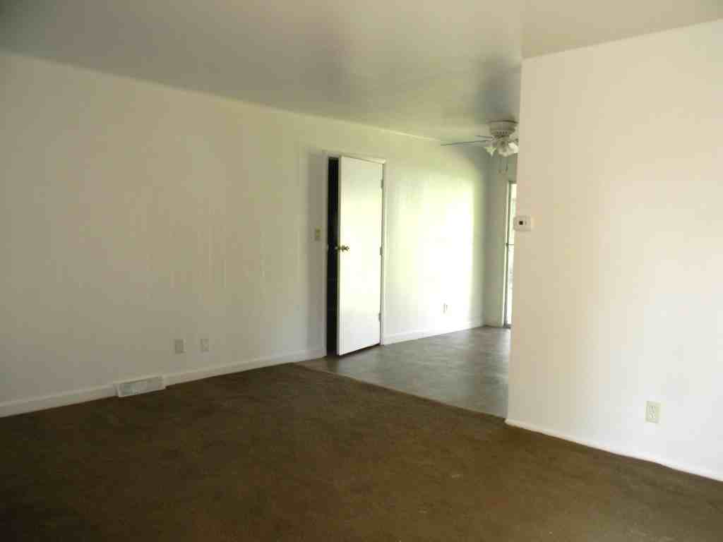 11018 Booth Ave - Photo 2 of 10
