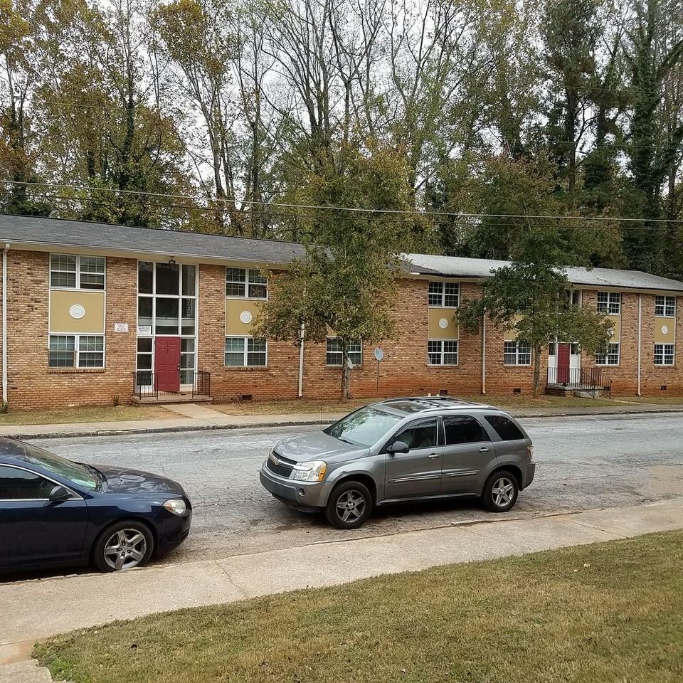 1619 Line Cir - Photo 2 of 9