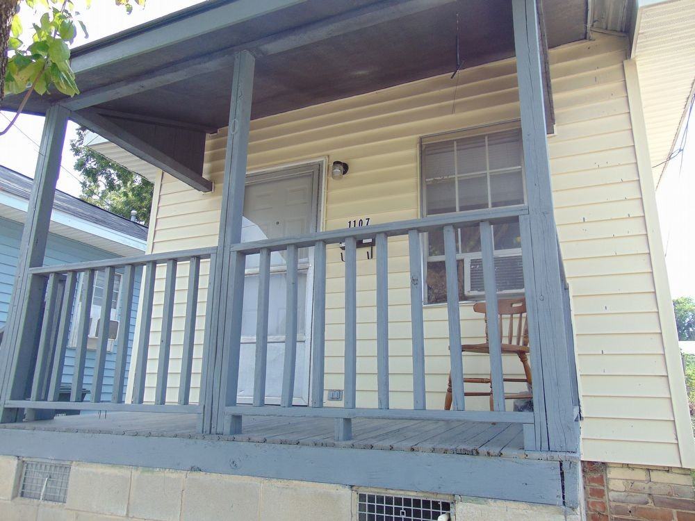 1107 Oak St - Photo 2 of 6