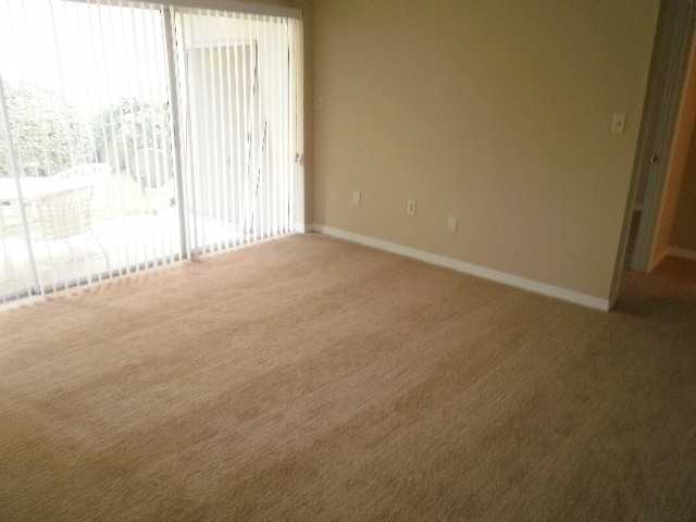 586 E Orange St - Photo 3 of 11