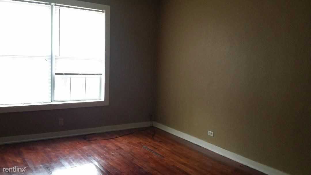 405 E 3rd St #B - Photo 3 of 8