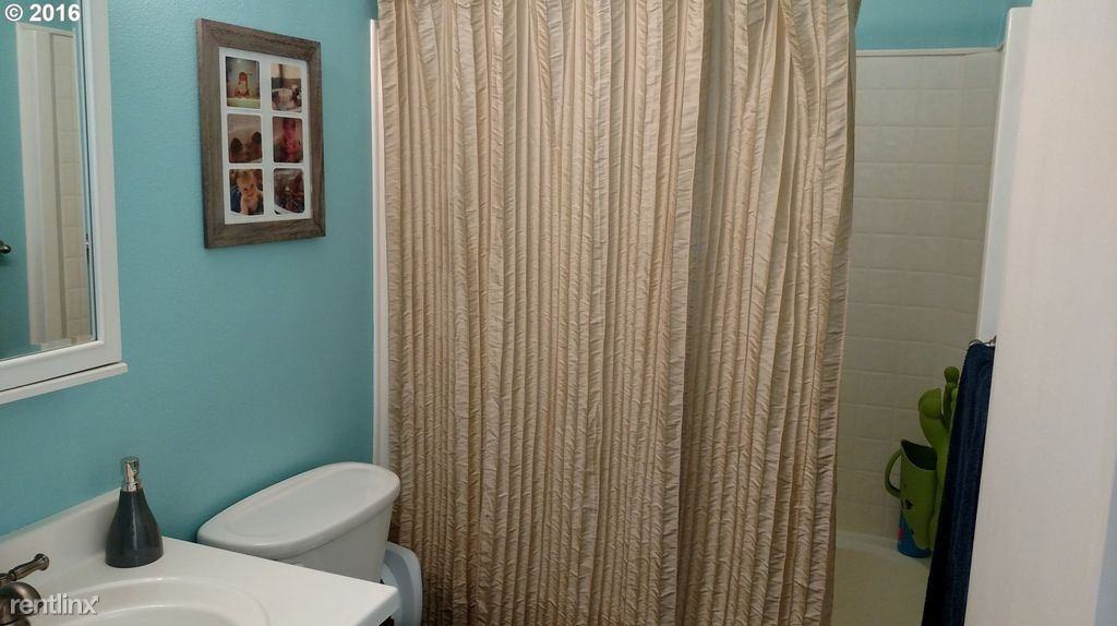 225 SW Norman St - Photo 2 of 15