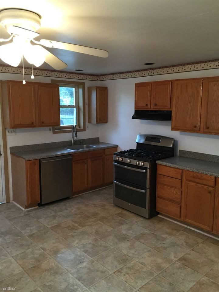 340 Maple Ave - Photo 3 of 20