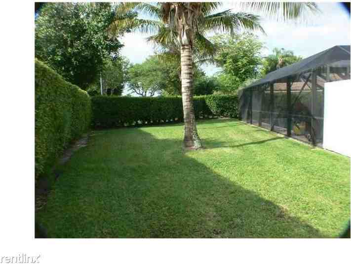 10478 Augusta Ct - Photo 3 of 6