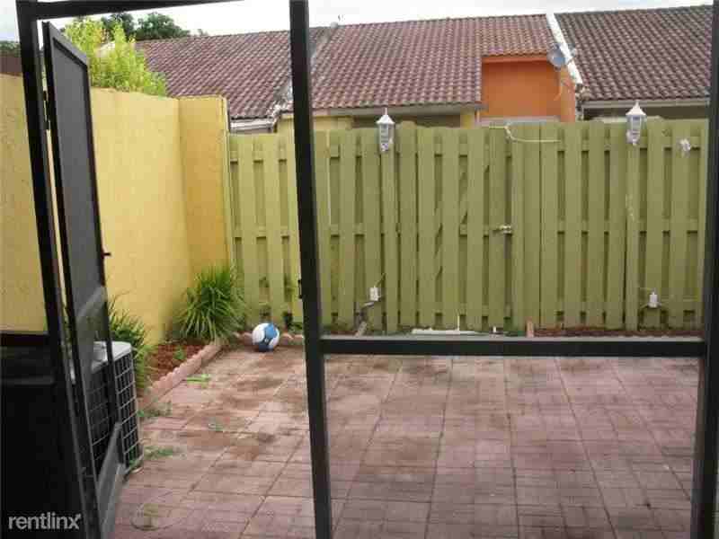 6127 SW 147th Pl - Photo 2 of 7