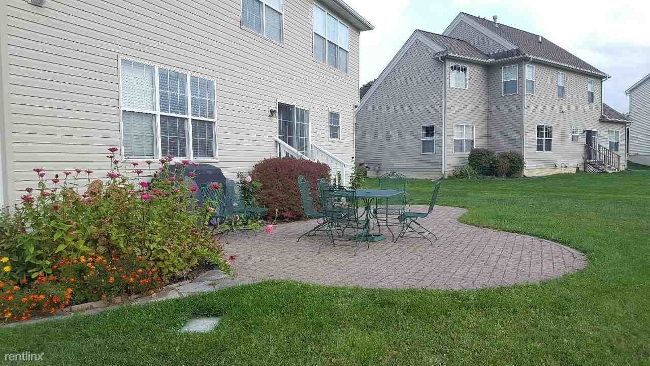 6985 Wellington Dr - Photo 3 of 26