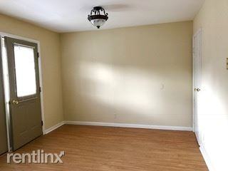 1026 Columbus Cir N - Photo 3 of 9