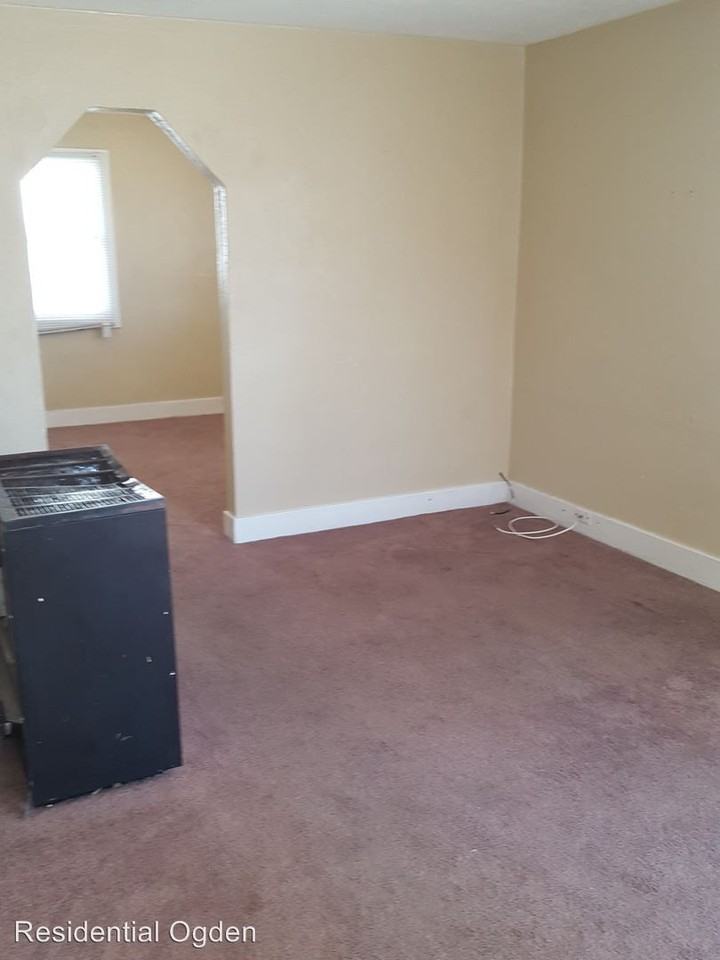 284 31st St - Photo 3 of 6