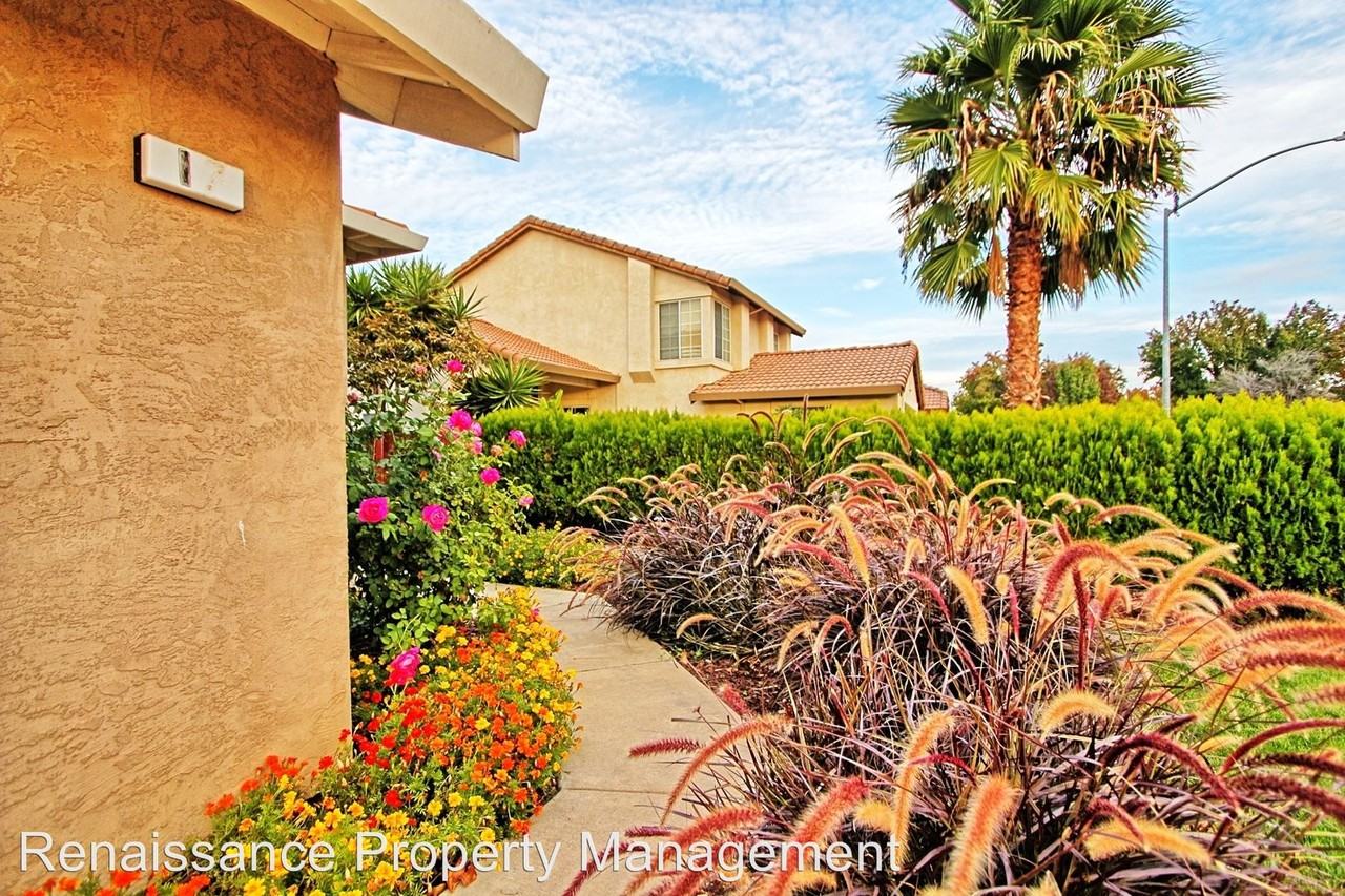 17 Regina Dr - Photo 3 of 27