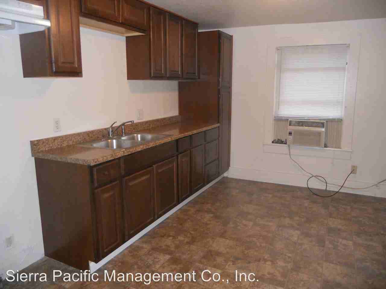 820 Oak St - Photo 2 of 5