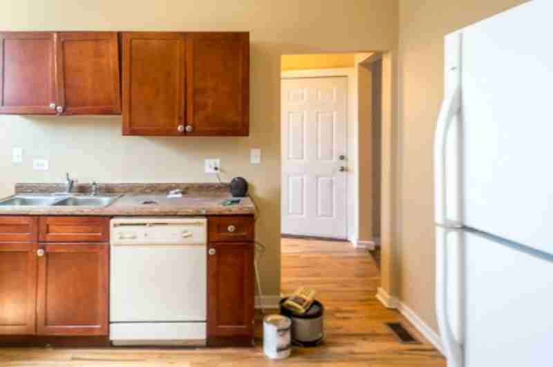 1649 W 61st St - Photo 3 of 20