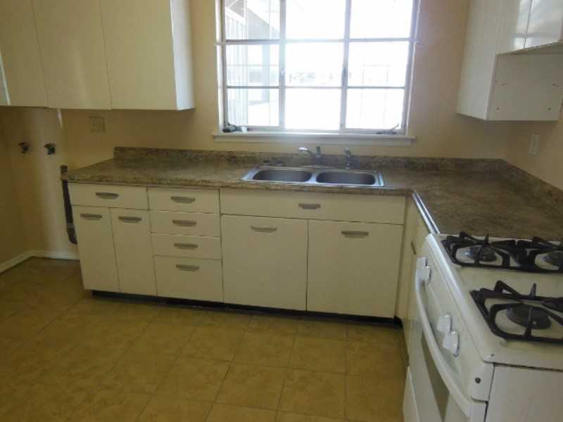 3401 Sirius Ave - Photo 2 of 13
