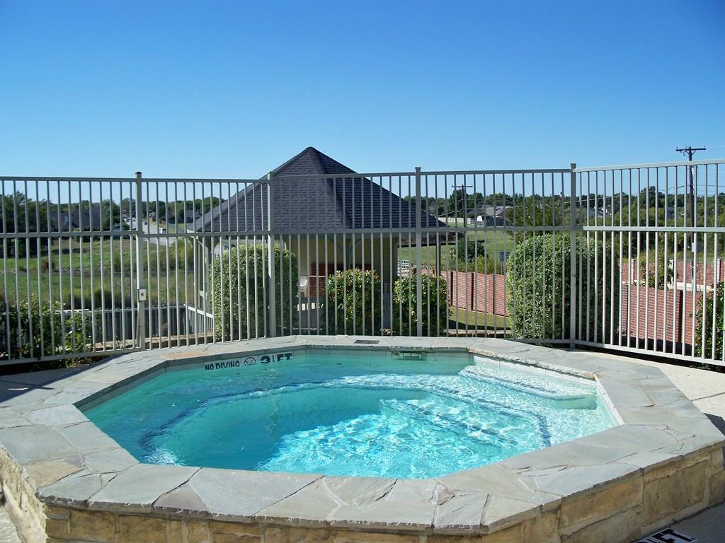 Oxford at Iron Horse - Photo 4 of 22