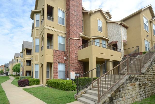 Oxford at Iron Horse - Photo 6 of 22