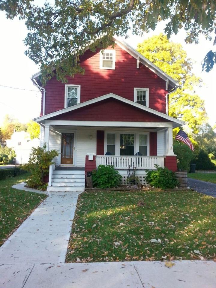 110 Oak St - Photo 2 of 10