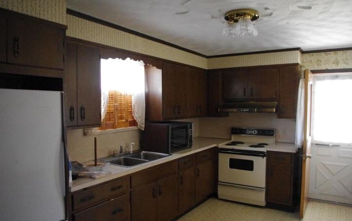 321 3rd Ave - Photo 3 of 6