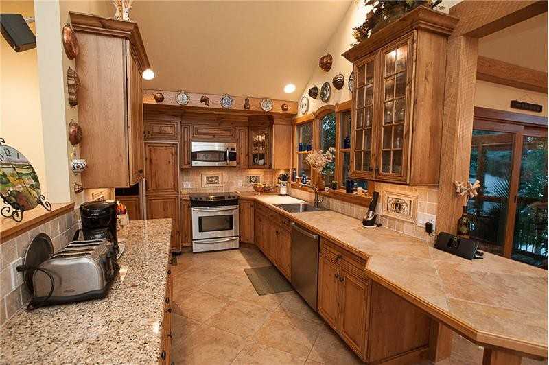 16 Candlewood Springs Road - Photo 3 of 18