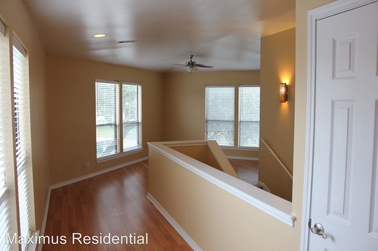 126 Acapulco Ct - Photo 2 of 18