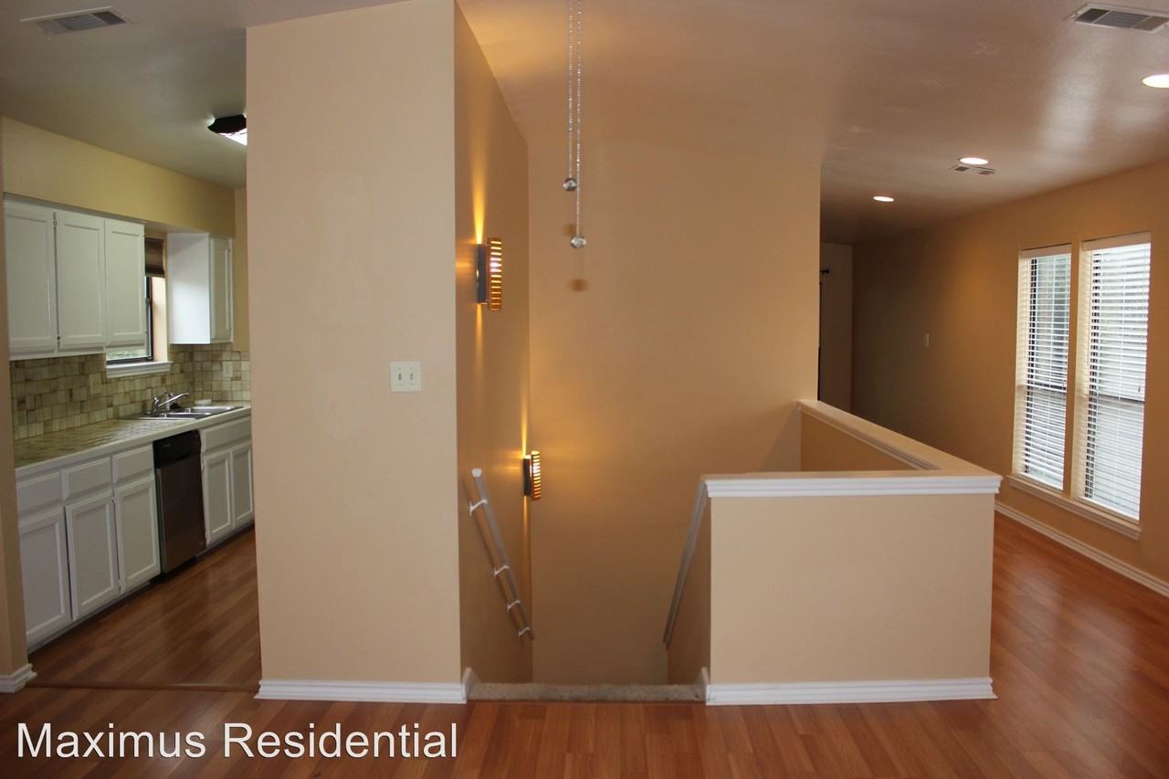 126 Acapulco Ct - Photo 3 of 18