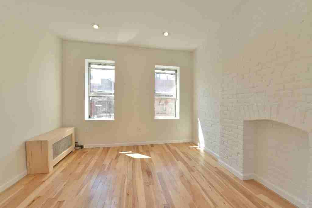 150 E Broadway #2AT