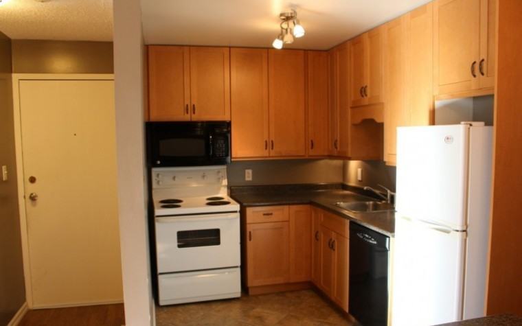 624 8 St E #301 - Photo 2 of 10