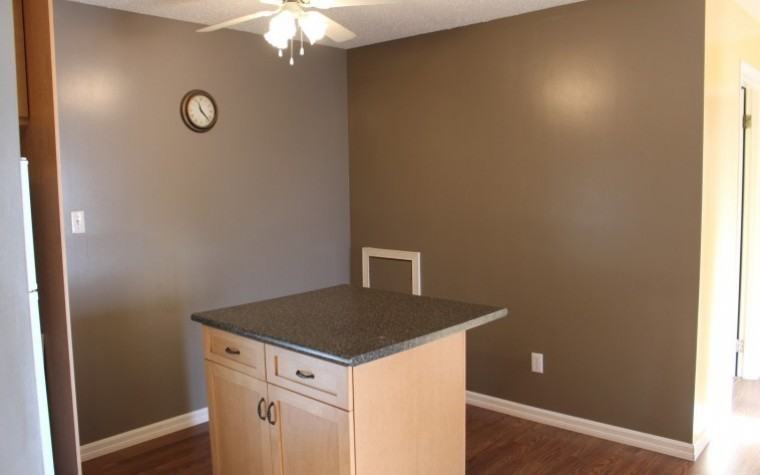 624 8 St E #301 - Photo 3 of 10