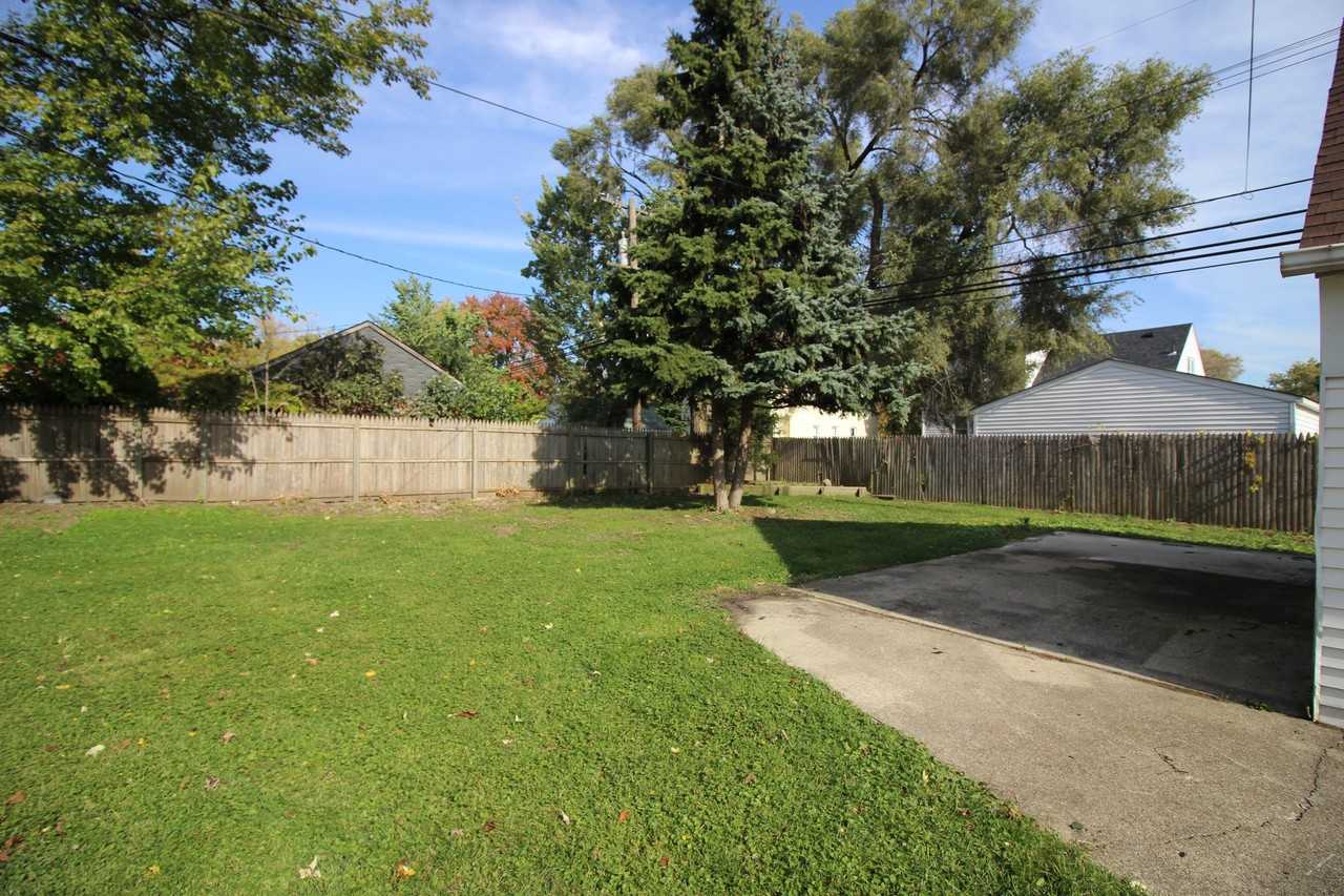 14765 Poplar St - Photo 3 of 16