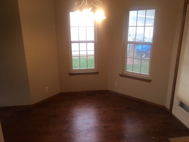 861 N Meadow Rd - Photo 2 of 12