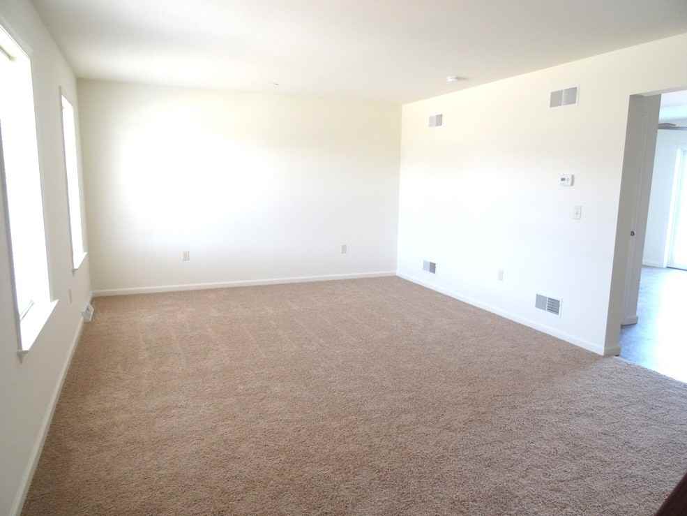 227 Limestone Dr - Photo 3 of 14