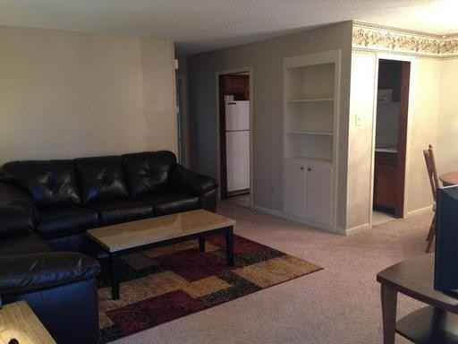 4401 Queen Elizabeth Ct - Photo 2 of 9