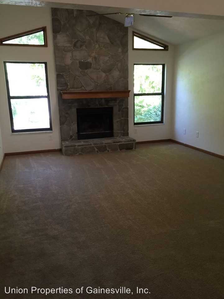 415 NW 27th St - Photo 2 of 16