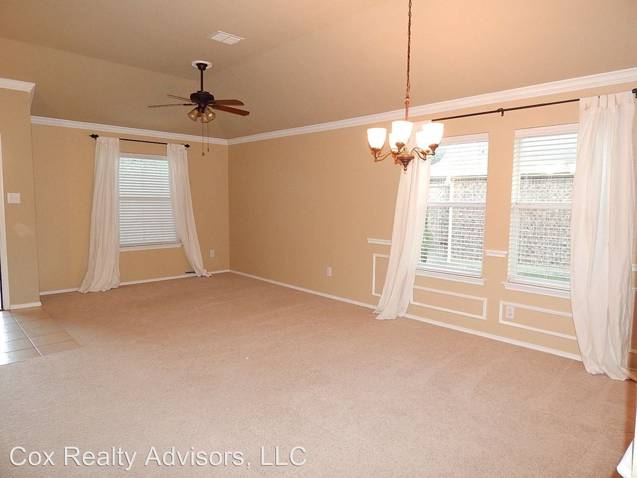 1335 San Rafael Dr - Photo 3 of 22