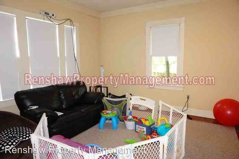 2080 Court Ave - Photo 2 of 9