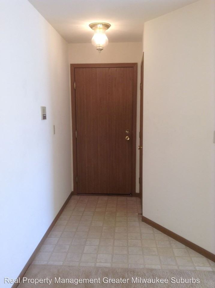 N91W17058 Apple Tree Ct. - Photo 2 of 15