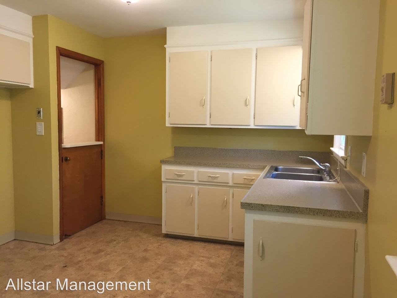 1940 Skyline Dr - Photo 3 of 8