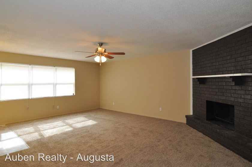 2412 Southdale Dr - Photo 2 of 11