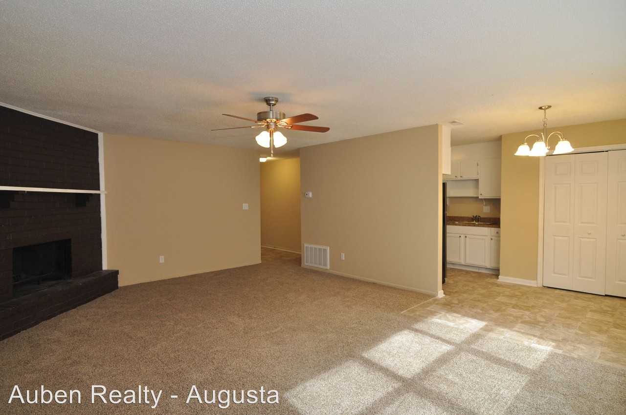 2412 Southdale Dr - Photo 3 of 11