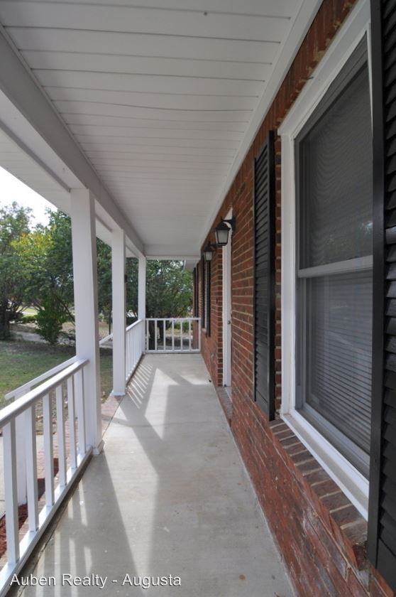 3815 Crest Dr - Photo 2 of 18