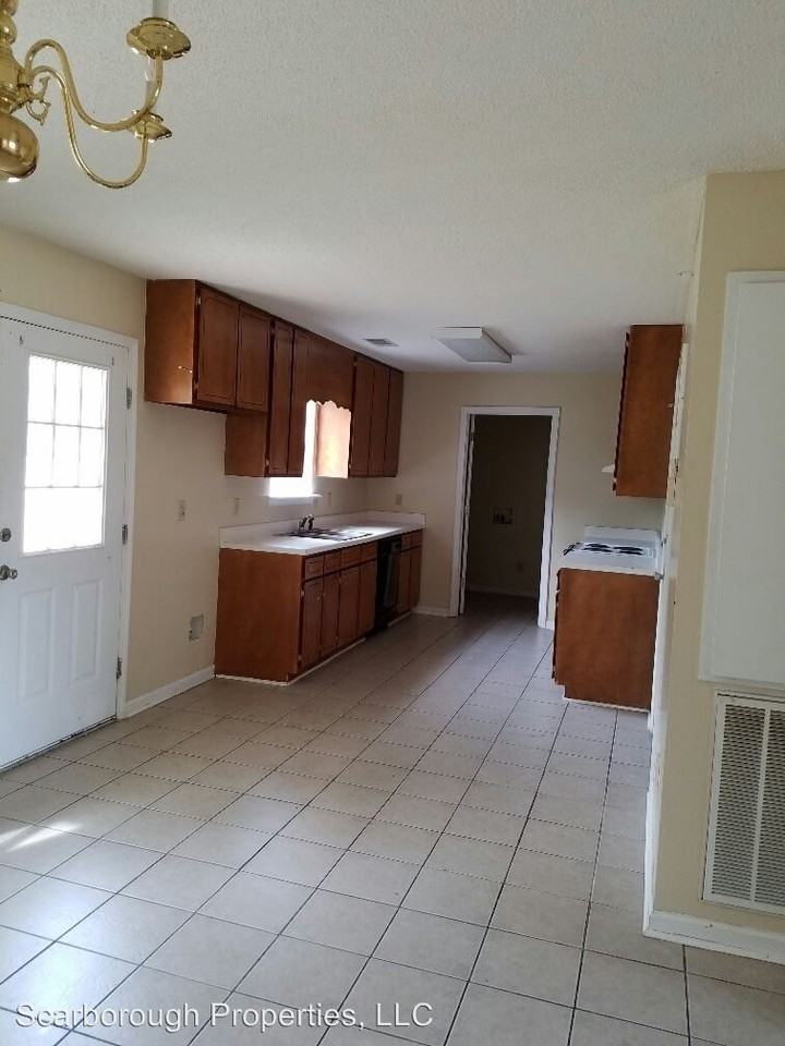 718 Macy St - Photo 2 of 6