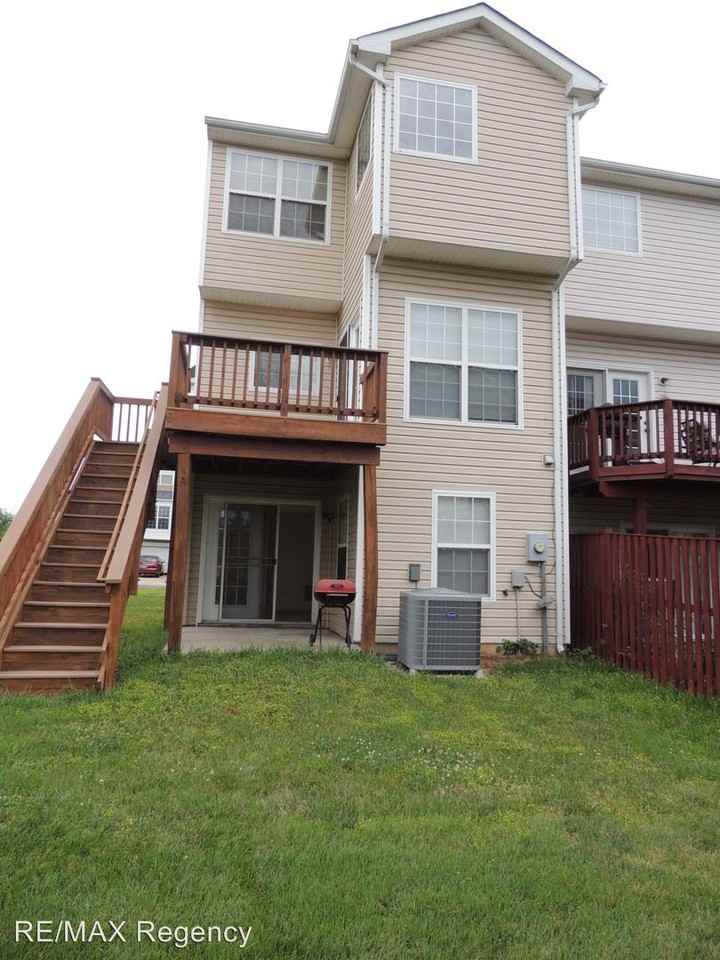 6196 Newton Ln - Photo 3 of 24