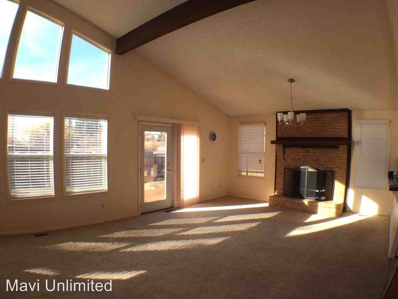 7535 S Everett St - Photo 3 of 11