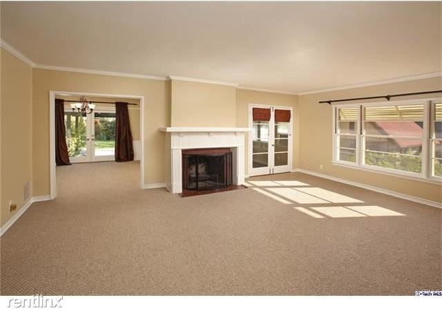 2810 St James Pl - Photo 3 of 30