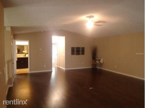 6412 Drake Ct - Photo 3 of 10